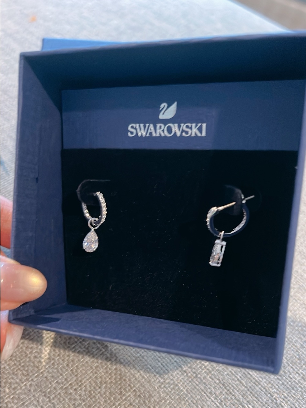SWAROVSKI Stilla Attract drop earrings Pear cut, White, Rhodium plated - Picture 7 of 10